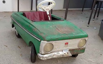 Karambolos pedálos Moszkvics 128 ezerért?