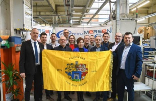 A Fusetech is megkapta Kaposvár emlékzászlaját