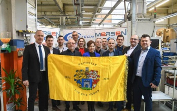 A Fusetech is megkapta Kaposvár emlékzászlaját