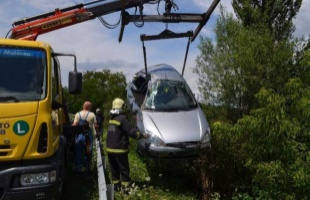 Elrántotta a kormányt, hogy elkerülje az ütközést