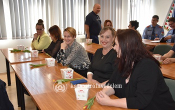 A tűzoltóság hölgy tagjait köszöntötték