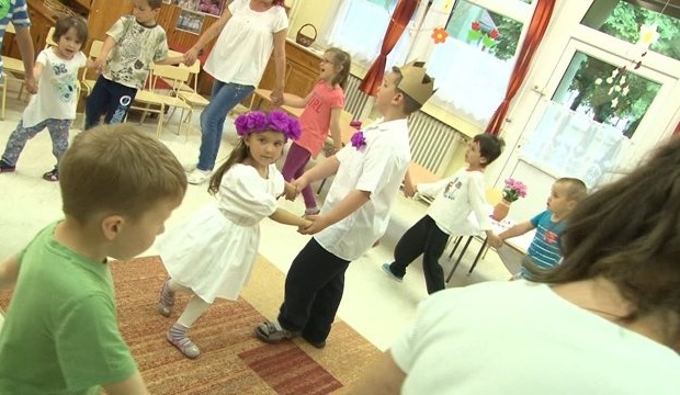 Pünkösdi hagyományok a Béke utcai tagóvodában