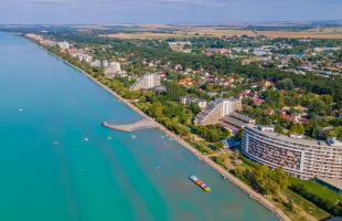 A pünkösdi ünnepnapokon ingyenes lesz a parkolás Siófokon