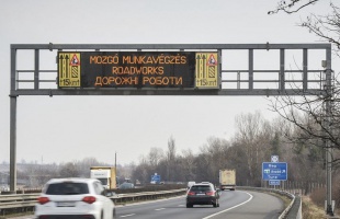 Ukránul is megjelentet útinfókat a Magyar Közút a gyorsforgalmi utakon