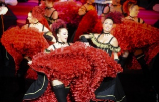 Újabb világrekordokat állítottak fel a Moulin Rouge kánkántáncosai