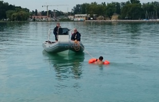 18 embert mentettek ki a Balatonból