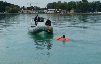 18 embert mentettek ki a Balatonból