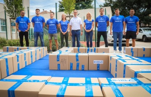 Magyar sztárok állítják össze a rászoruló gyermekek tanszercsomagjait