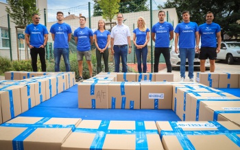 Magyar sztárok állítják össze a rászoruló gyermekek tanszercsomagjait