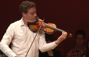 Egy Stradivari kétmillió dollártól indul, de akkor már átment rajta egy autó és el van törve