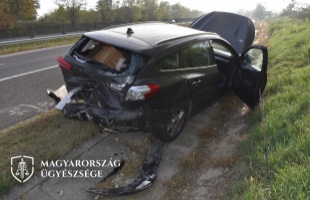 Durva baleset lett a büntetőfékezésből az M7-esen