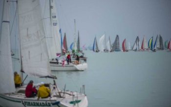 Megkezdődött az idei vitorlás évad a Balatonon