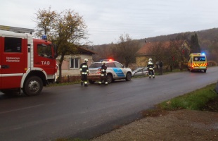 Jobbra-balra dőltek a villanyoszlopok – balesetekhez riasztották a tűzoltókat