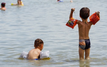 22 fokos a Balaton vize, újra zárva a Sió-zsilip