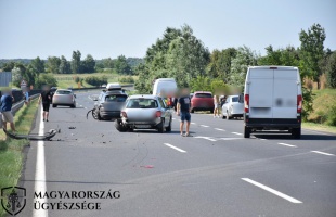 Letarolta a kocsisort a figyelmetlen sofőr