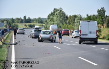 Letarolta a kocsisort a figyelmetlen sofőr