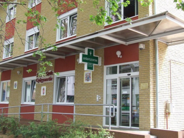 15 éves a kórház patikája