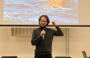 Rakonczay Gábor extrém sportoló tartott előadást Kaposváron a Polgárok Házában