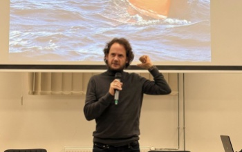 Rakonczay Gábor extrém sportoló tartott előadást Kaposváron a Polgárok Házában