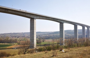 39 éves bombanő a Kőröshegyi Völgyhíd hídmestere