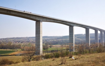 39 éves bombanő a Kőröshegyi Völgyhíd hídmestere