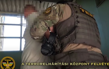 Kivonultak a TEK-esek: fegyvereket és kábítószert találtak egy somogyi férfi házában - VIDEÓ