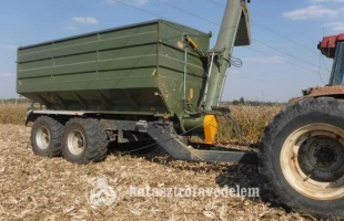 Felsővezetéket szakított egy munkagép