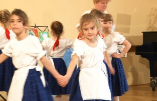 Tehetséges pedagógusok és óvodások a színpadon