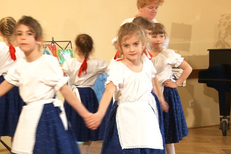 Tehetséges pedagógusok és óvodások a színpadon