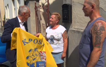 Házhoz vitte a zászlót a polgármester