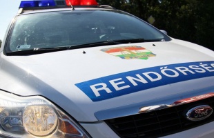 Jogsi nélkül vezettek, őrizetbe vették őket