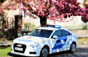 Rendszám és jogsi nélkül rótta az utakat az 51 éves sofőr