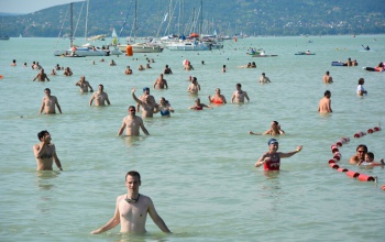 Vasárnap Balaton-átúszás!