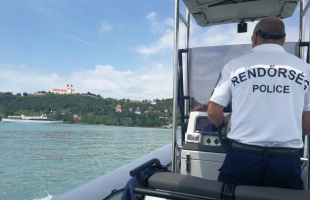 Rendőrök mentették meg a kudarcba fulladt osztálykirándulást a Balatonon