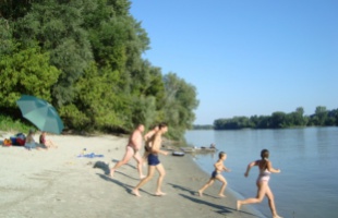 A fürdőzés és a strandolás veszélyei