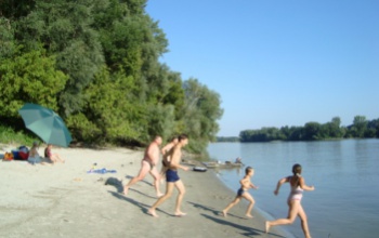 A fürdőzés és a strandolás veszélyei