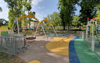 Elkészült a Színház park játszótere, kedden már birtokba is vehetik a gyerekek