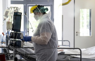 Félezer új fertőzöttet regisztráltak egy nap alatt Somogy megyében