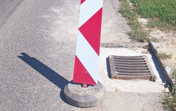 Tüskeváron is zajlik az aknafedlapok szintre emelése