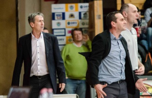 Monok: Fekete Ádám marad, egy út van, menekülés a győzelembe