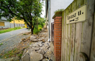 Felújítják a járdákat a Tavasz utcában