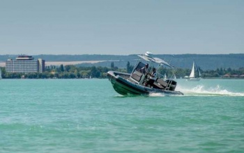 13 embert kellett kimenteni szombaton a Balatonból