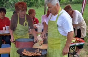 Bográcsban rotyogtak az ételek Szentjakabon