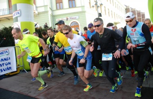 Vigasságok ajtajában, a telet kikísérve