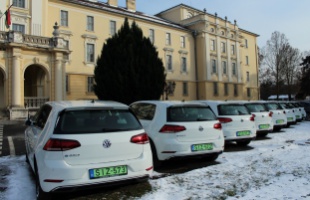13 elektromos autóval gazdagodott a Szent István Egyetem járműparkja