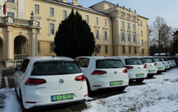 13 elektromos autóval gazdagodott a Szent István Egyetem járműparkja