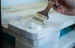 Hogyan csináld jól a kültéri faburkolatok ápolását?