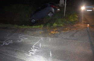 Árokba hajtott a sofőr a rumos csokitól