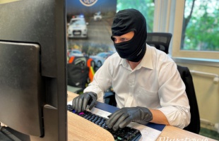 Visszaélt ismerőse adataival, prostinak adta ki magát, és fenyegetőzött a 16 éves fiatal