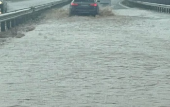 Sárlavina zúdult a 67-esre – Mernyénél akadozik a forgalom